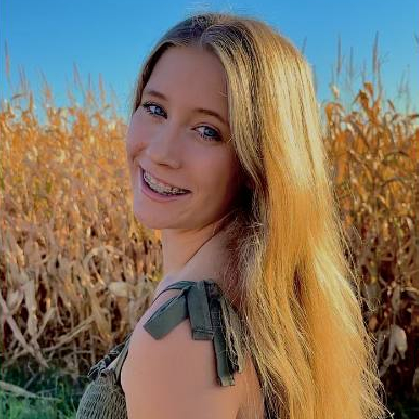 isabelle Woodard Senior Photo